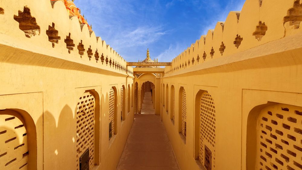 Khám phá bên trong cung điện gần 1.000 cửa sổ ở Ấn Độ ảnh 5