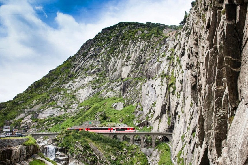 kham pha nhung duong ham ky la tren the gioi 1