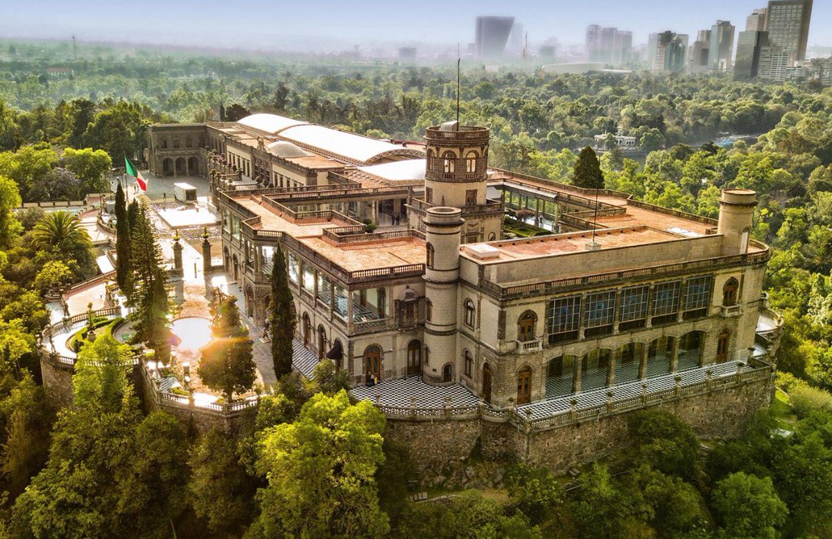 Khám phá những tòa lâu đài đẹp nhất thế giới 10