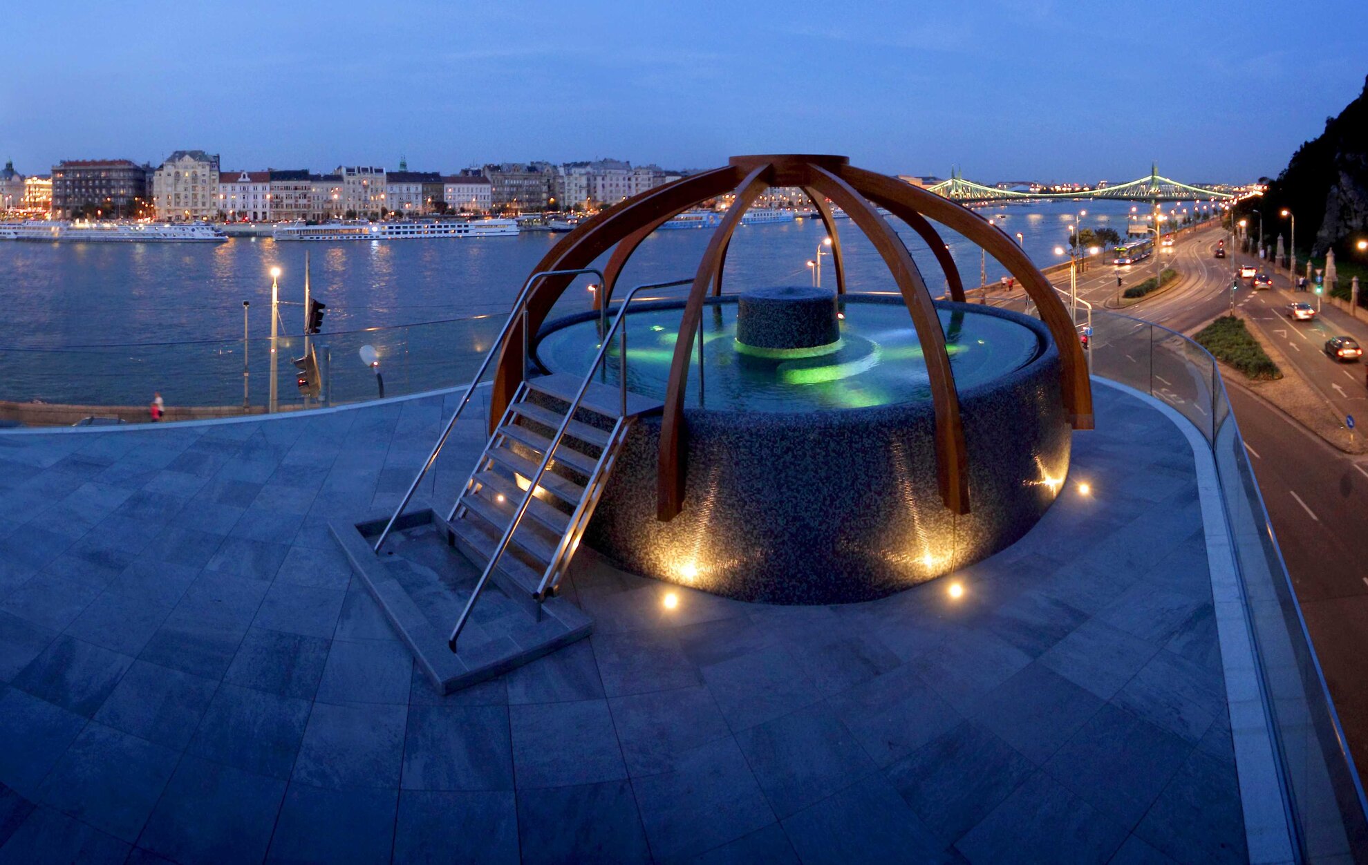 Khám phá tiểu Paris tại Đông Âu 9