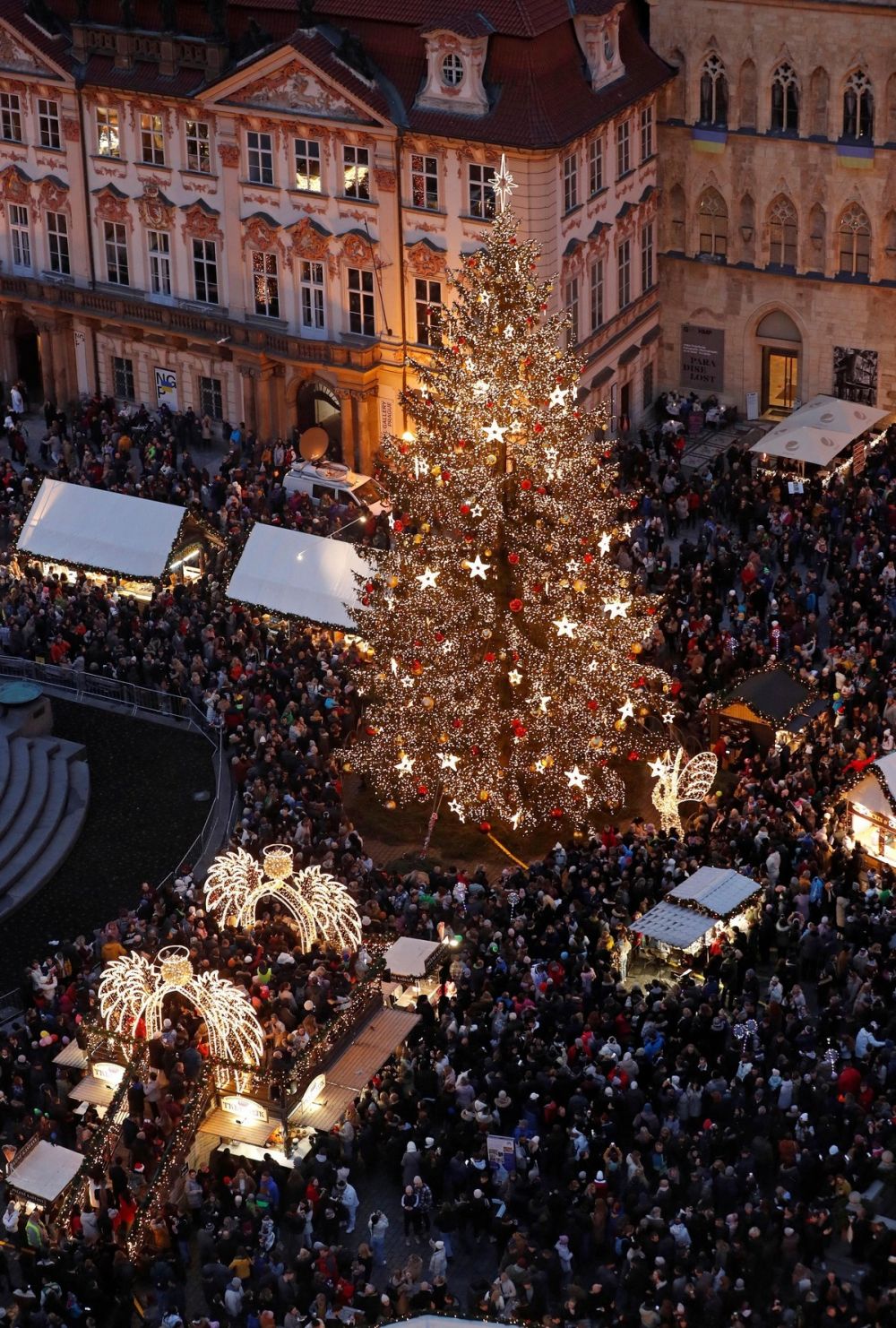 Không khí mùa Giáng sinh ở khắp nơi trên thế giới 13