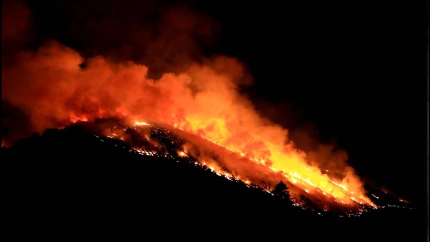 Lễ hội đốt núi ở Nhật Bản 4