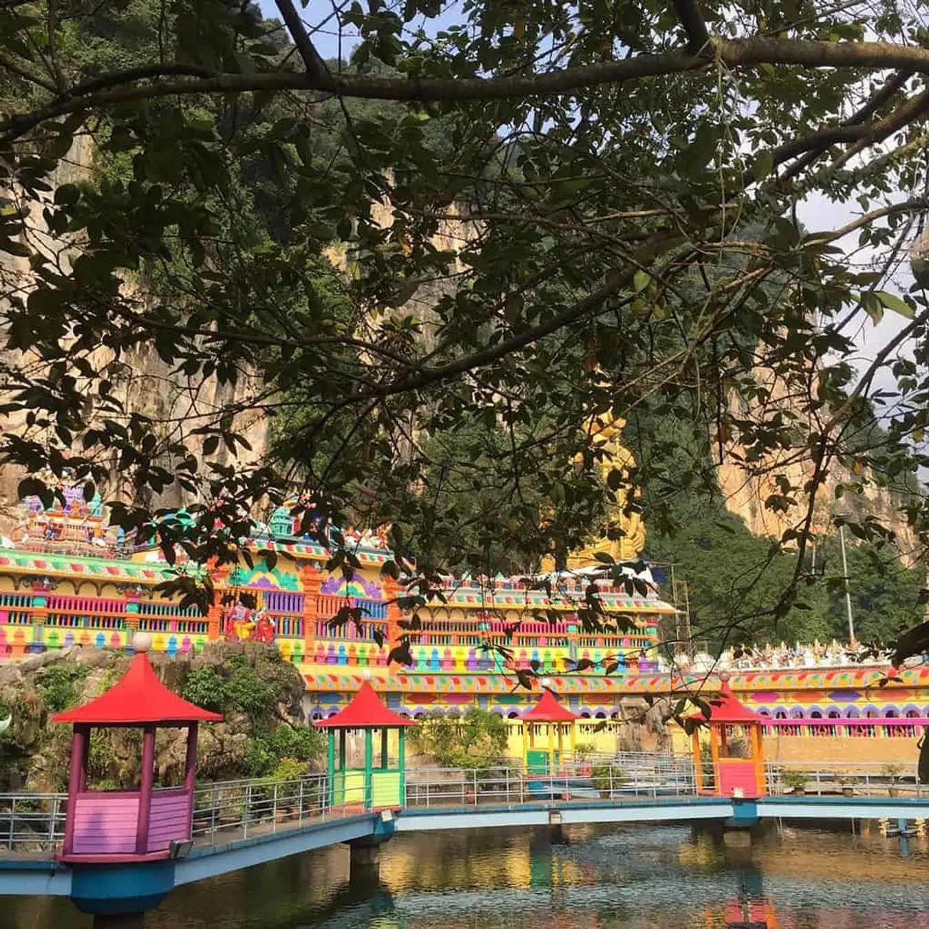 Mê hoặc với chiếc thang lên thiên đường ở động Batu, Malaysia 3