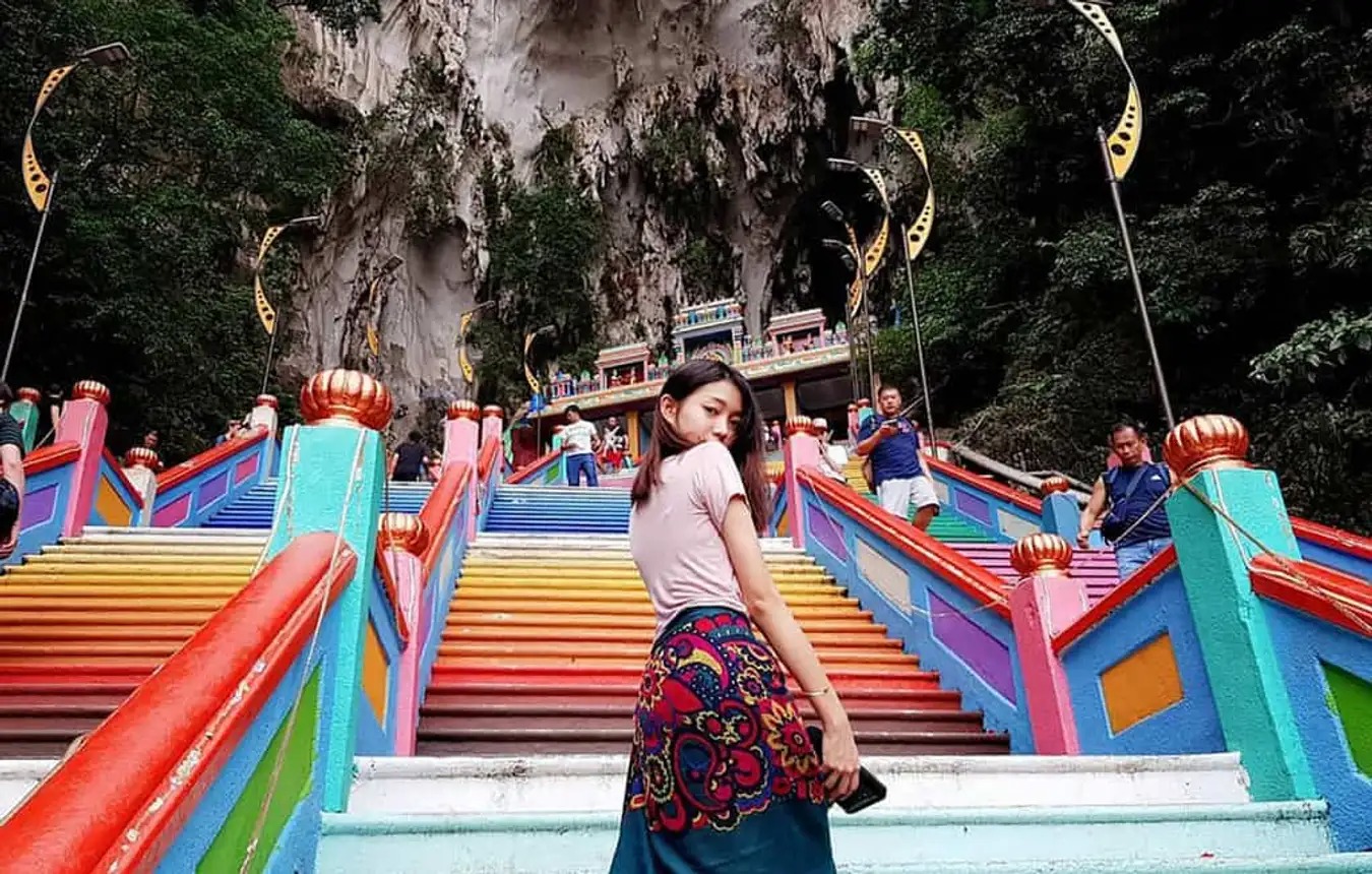 Mê hoặc với chiếc thang lên thiên đường ở động Batu, Malaysia 4