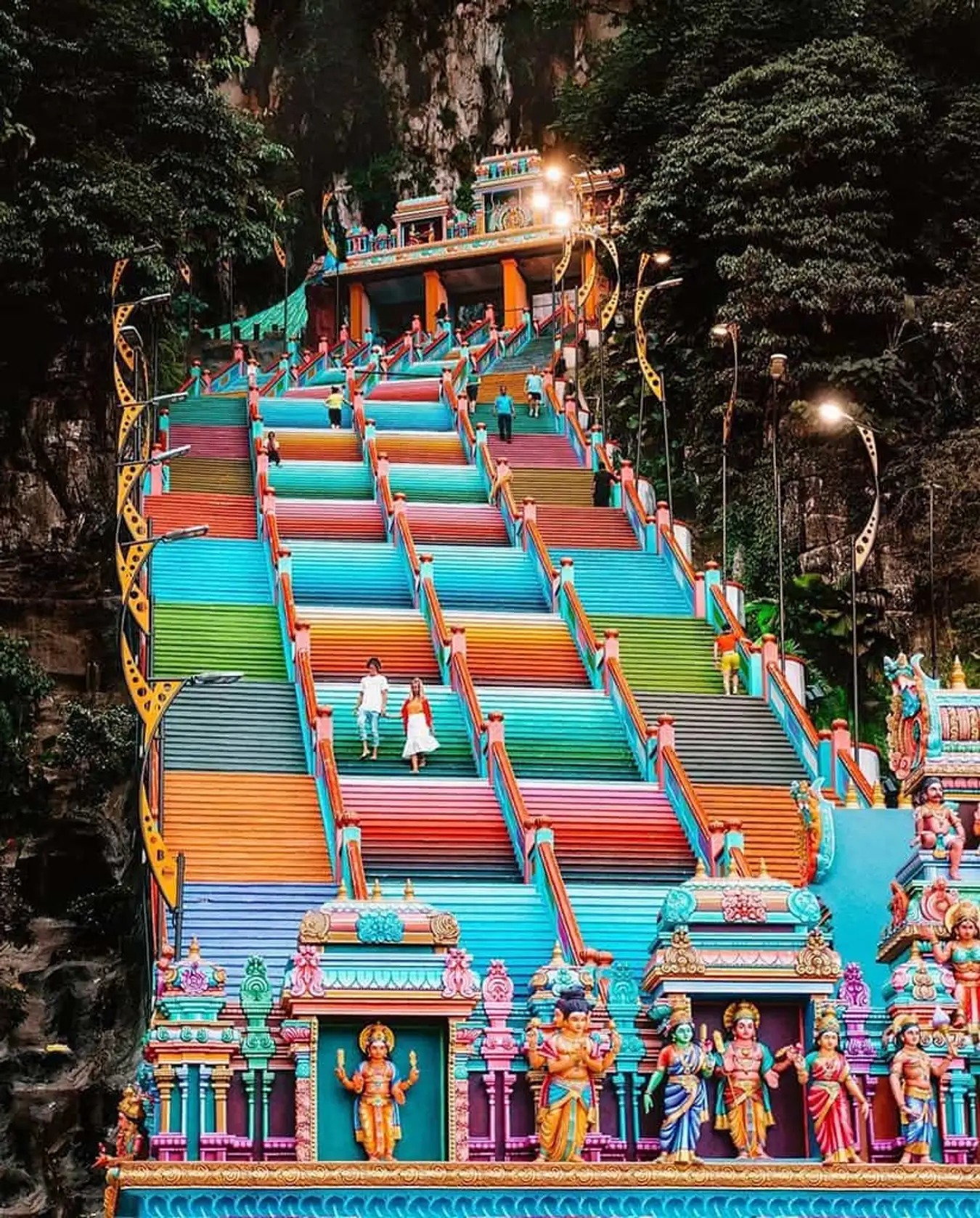 Mê hoặc với chiếc thang lên thiên đường ở động Batu, Malaysia 5