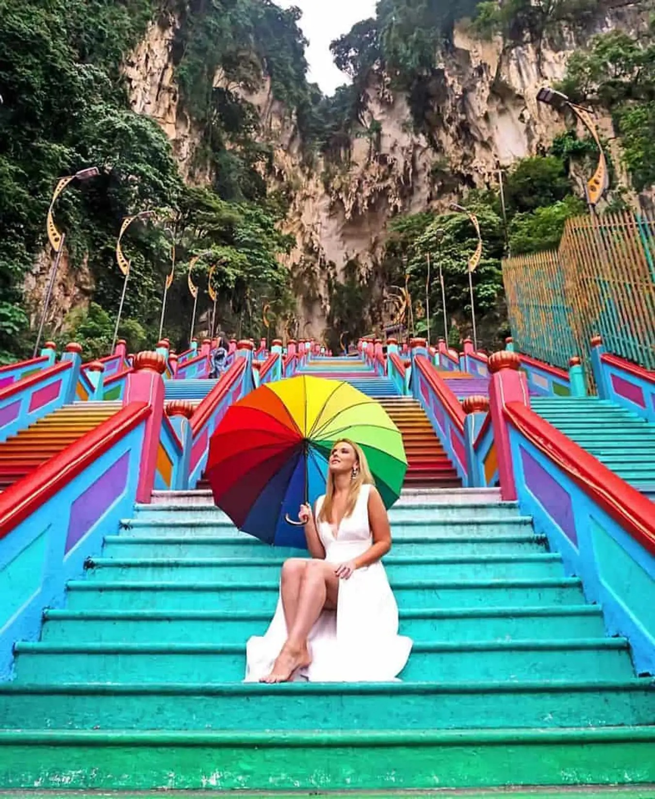 Mê hoặc với chiếc thang lên thiên đường ở động Batu, Malaysia 7