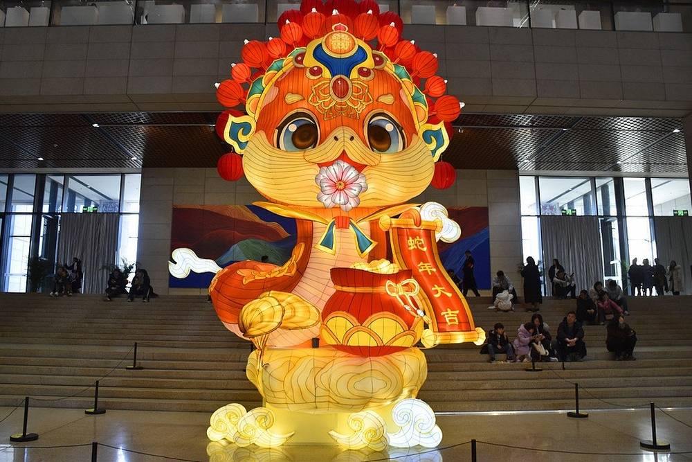 Ngỡ ngàng hàng loạt linh vật rắn gây bão tại Trung Quốc ảnh 12