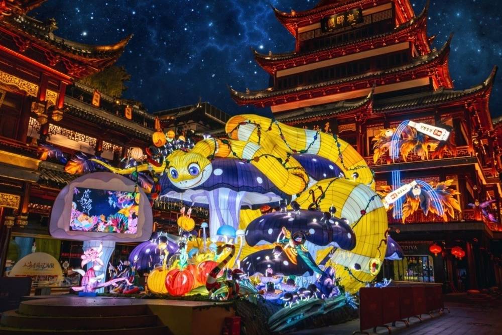 Ngỡ ngàng hàng loạt linh vật rắn gây bão tại Trung Quốc ảnh 5