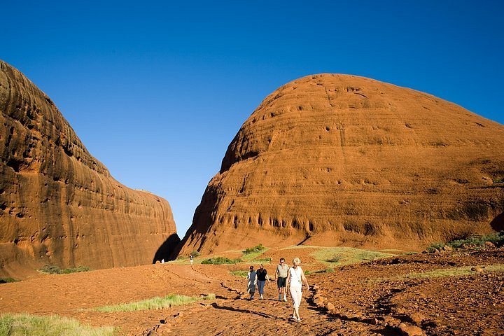 Ngọn núi đỏ rực được ví như rốn của Trái Đất 4