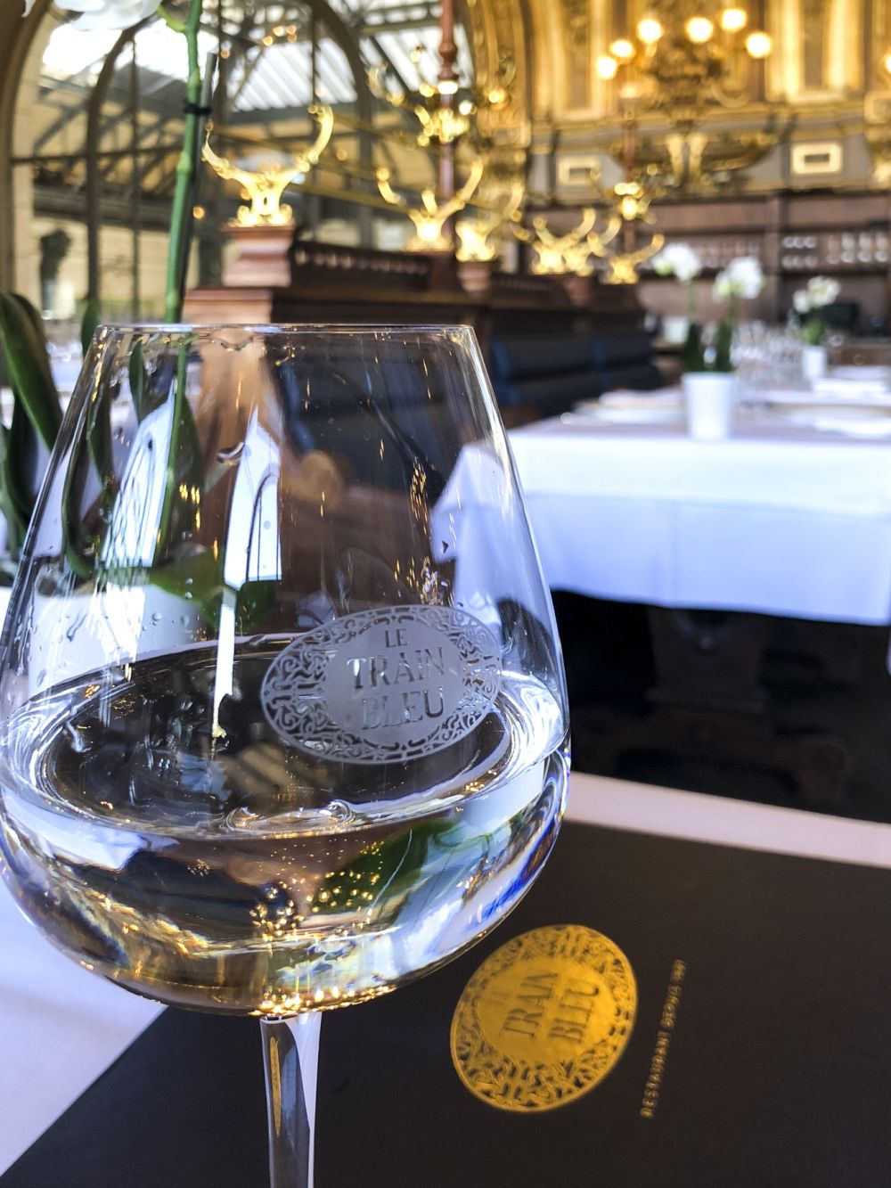 Nhà hàng hơn 120 tuổi như cung điện ở Paris 2