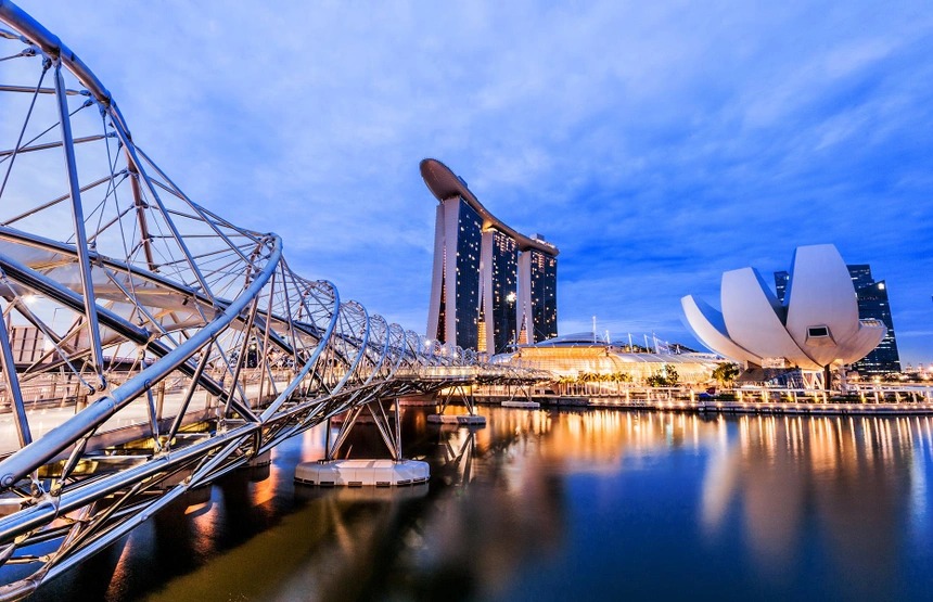 Những cây cầu được trang trí công phu trên thế giới 8