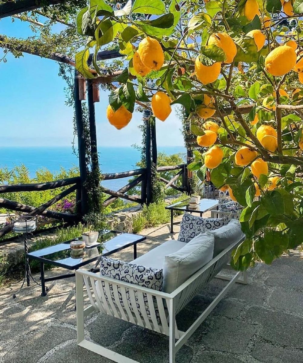 Những khách sạn cheo leo trên vách núi đá 3