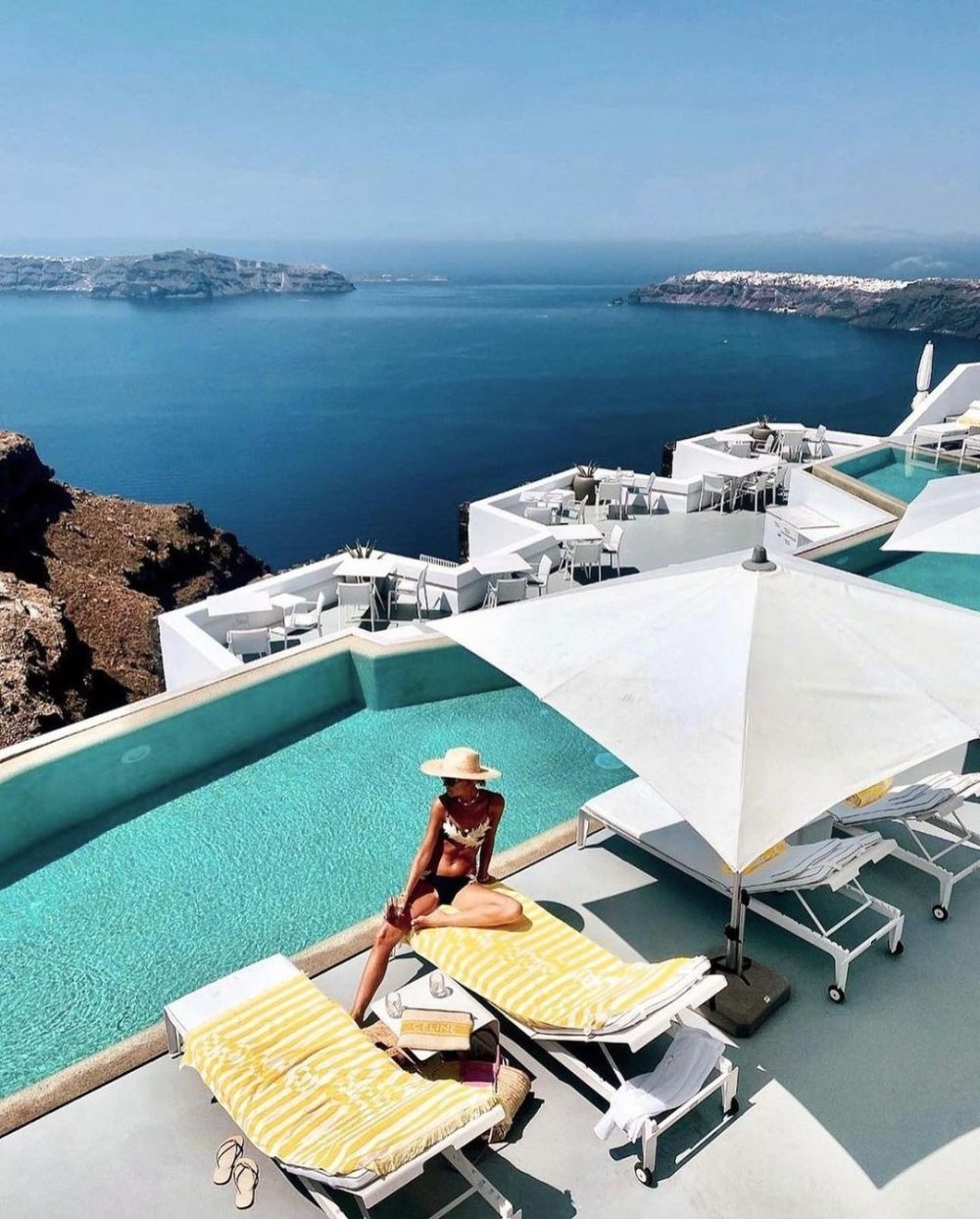 Những khách sạn cheo leo trên vách núi đá 6