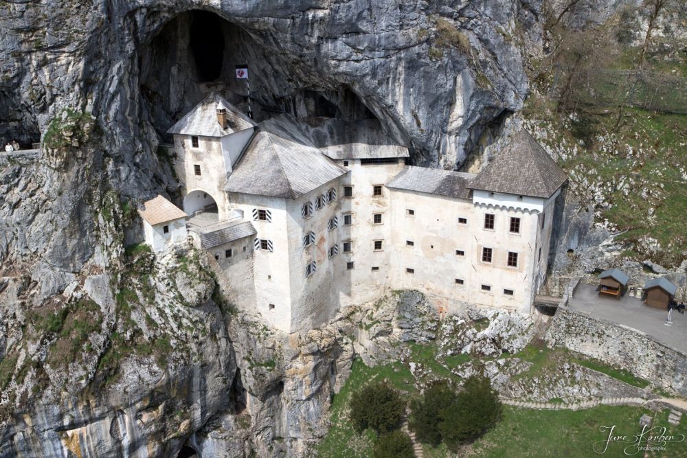 Những lâu đài cổ ấn tượng khắp thế giới 16