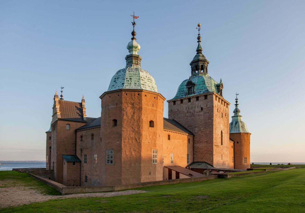 Những lâu đài cổ ấn tượng khắp thế giới 8