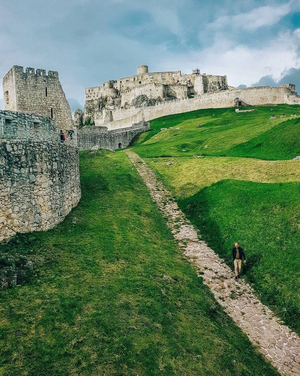 Những tòa lâu đài lớn nhất trên thế giới P1 - ảnh 12