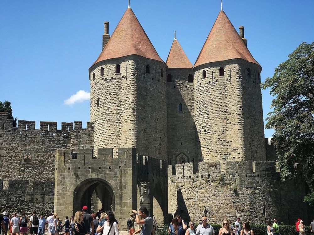 Những tòa lâu đài lớn nhất trên thế giới P2 - ảnh 22