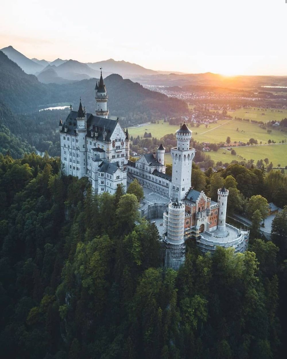 Những tòa lâu đài lớn nhất trên thế giới P2 - ảnh 23