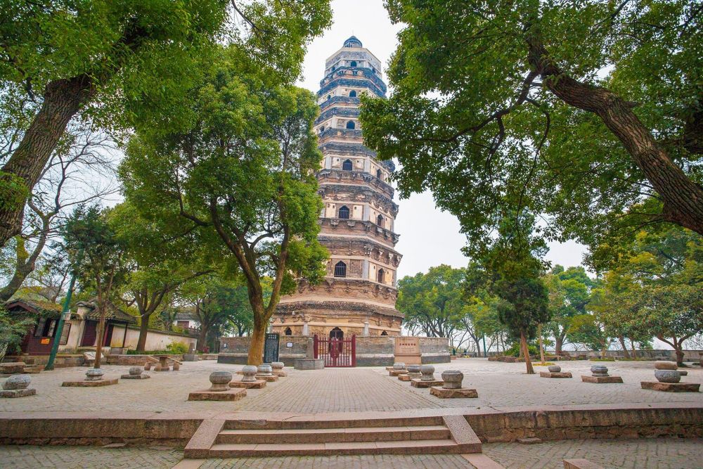 Những tòa nhà nghiêng độc đáo trên thế giới 2