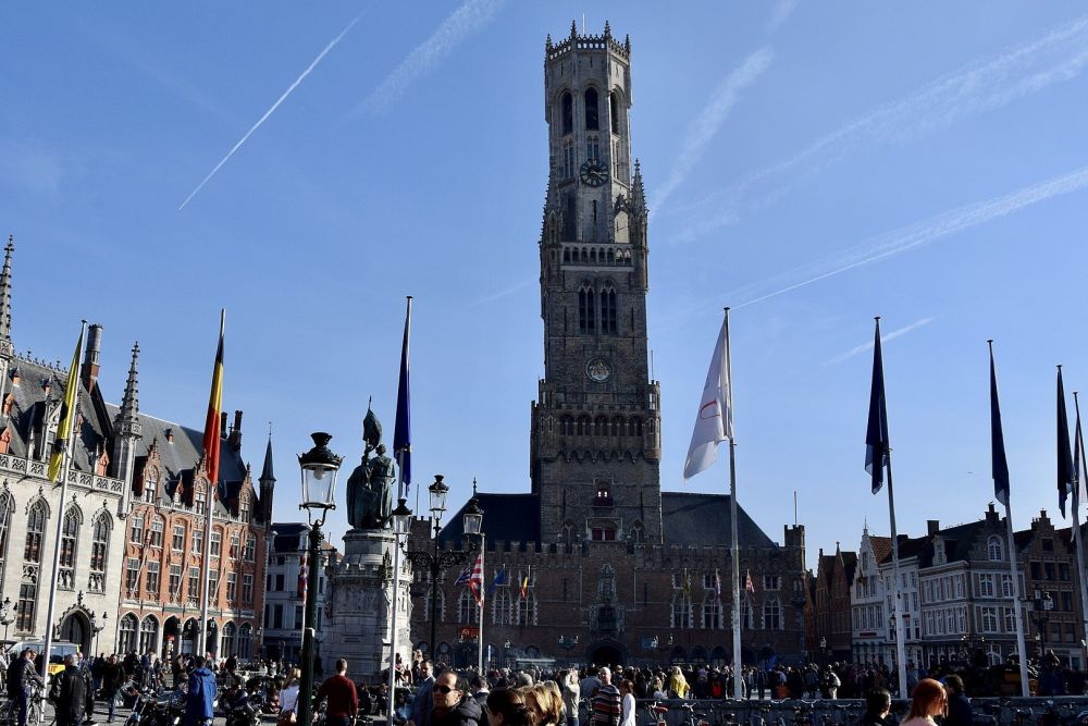 Những tòa nhà nghiêng độc đáo trên thế giới 8