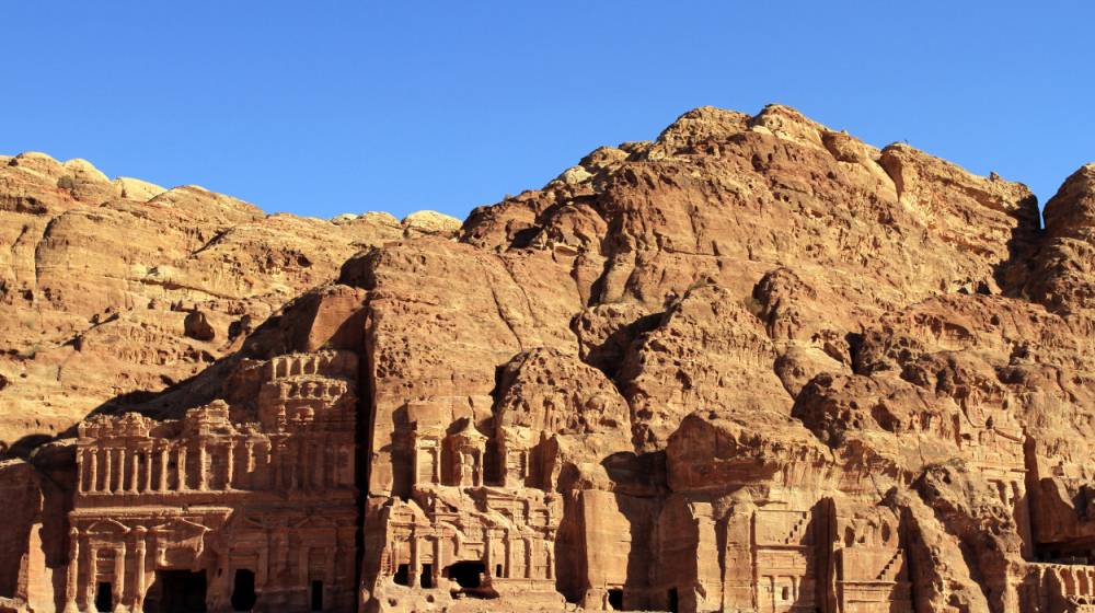 Thành cổ huyền bí tạc mình trong lòng đá sa thạch hồng ảnh 2