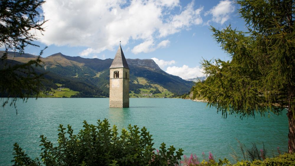 Top 9 hồ nước kỳ lạ trên thế giới 3