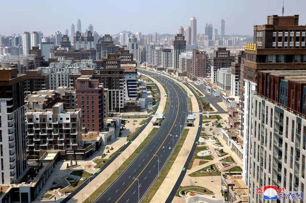 Triều Tiên khiến thế giới ngỡ ngàng với loạt ảnh tòa nhà chọc trời, phố xá hiện đại ảnh 3