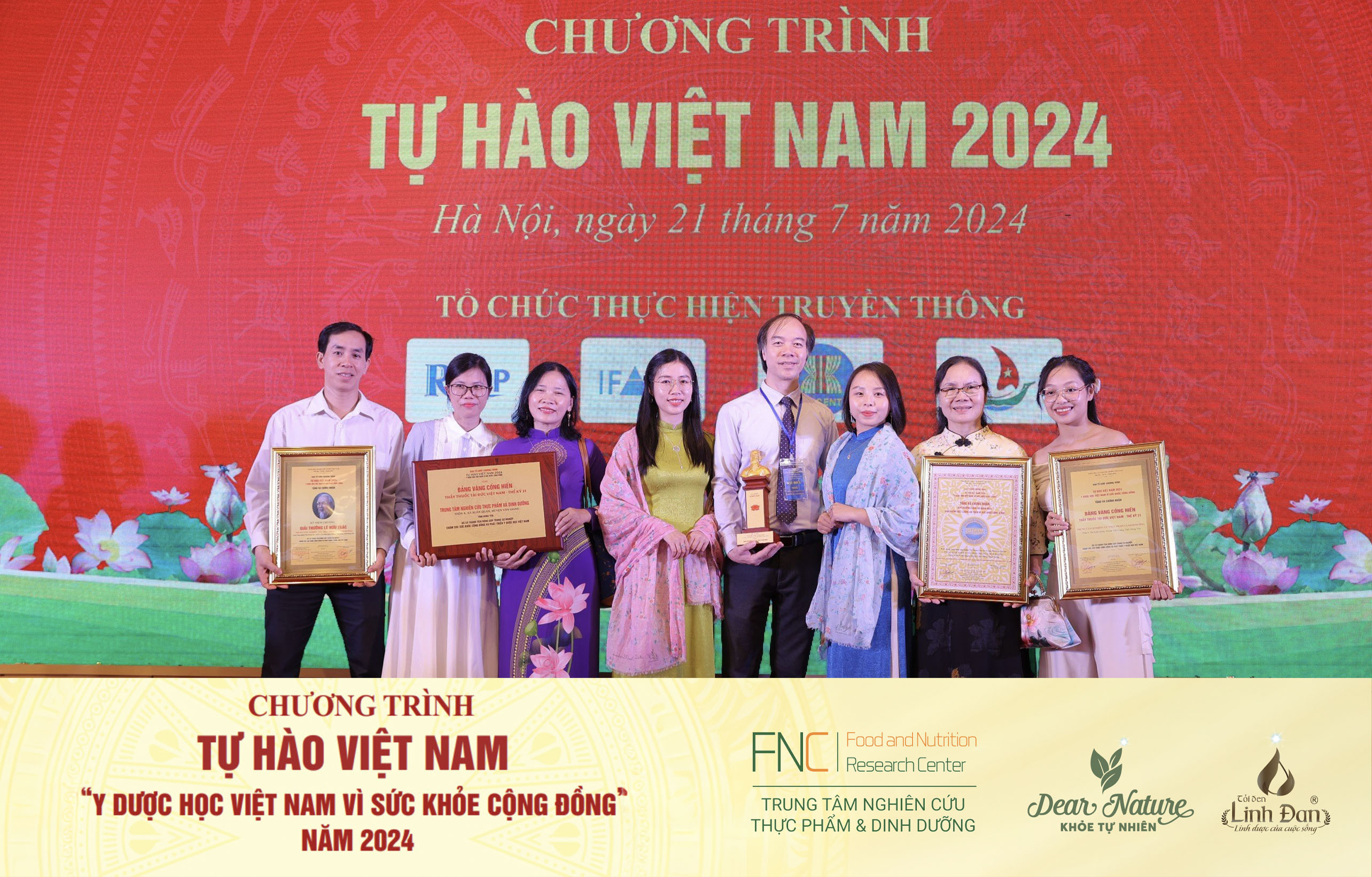 Tiến sĩ Đào Huy Phong vinh dự nhận giải thưởng Lê Hữu Trác danh giá, ghi nhận những cống hiến xuất sắc trong lĩnh vực y dược và chăm sóc sức khỏe cộng đồng.