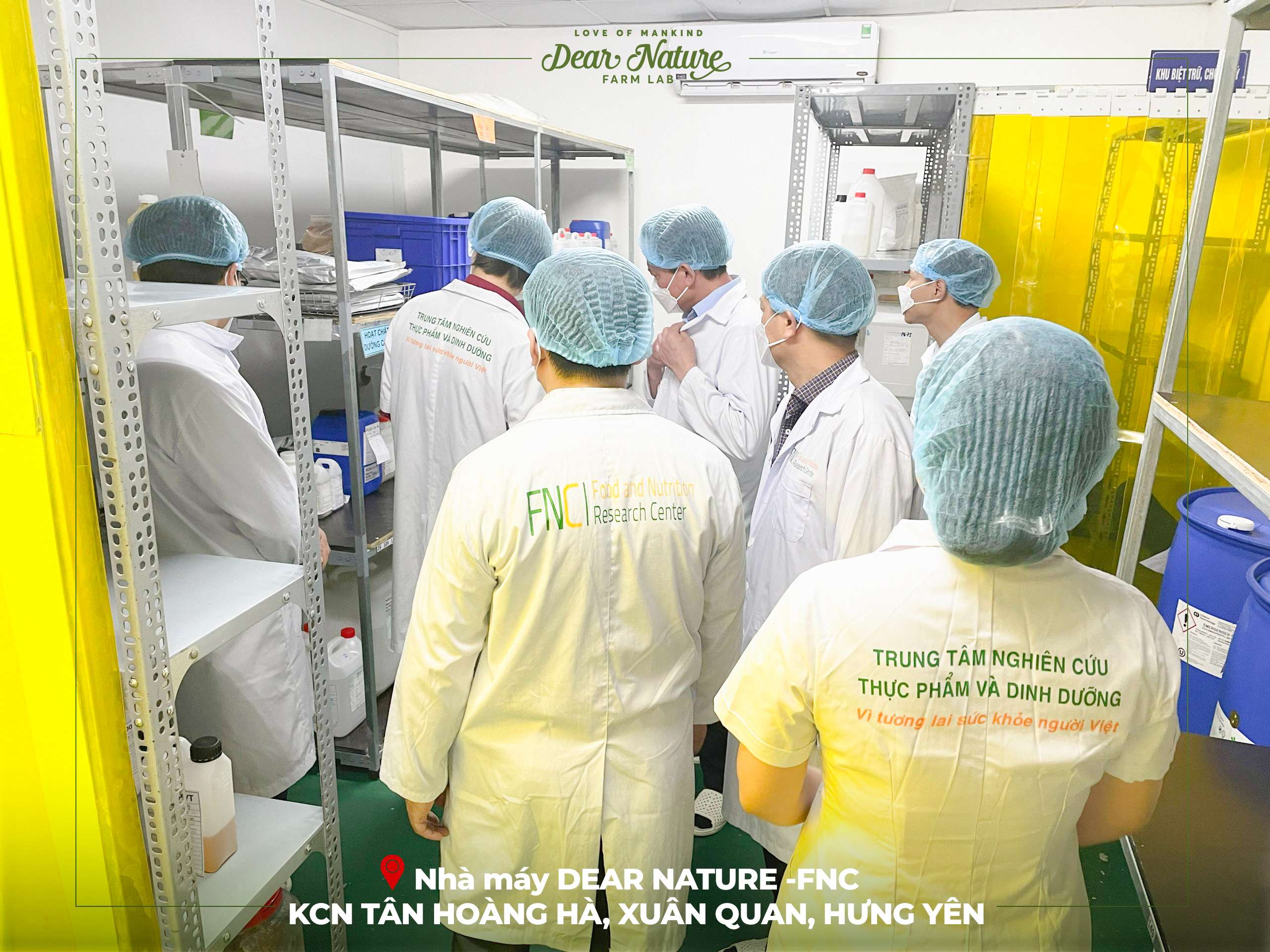 Đoàn thanh tra Sở Y Tế Hưng Yên đang kiểm tra quy trình sản xuất tại nhà máy DEAR NATURE - FNC, đảm bảo tuân thủ các tiêu chuẩn chất lượng nghiêm ngặt