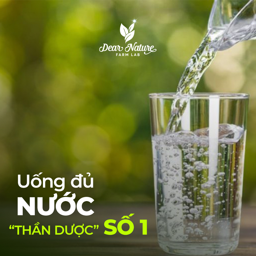 Uống đủ nước lọc và nước ép trái cây giúp giải nhiệt cơ thể ngày hè nắng nóng