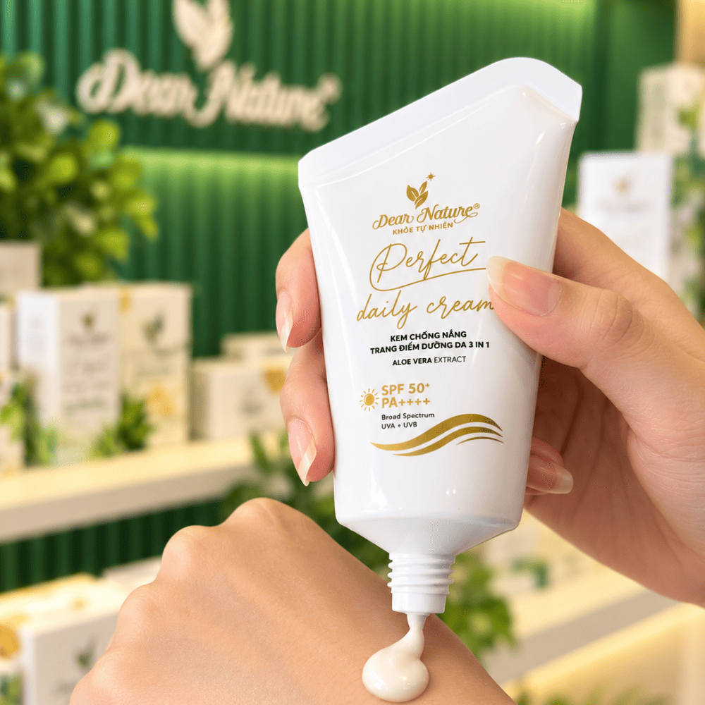 So sánh texture kem chống nắng Dear Nature màu be hồng, hồng phớt và be vàng