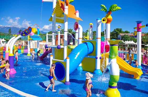 Liên hoàn cầu trượt bể bơi