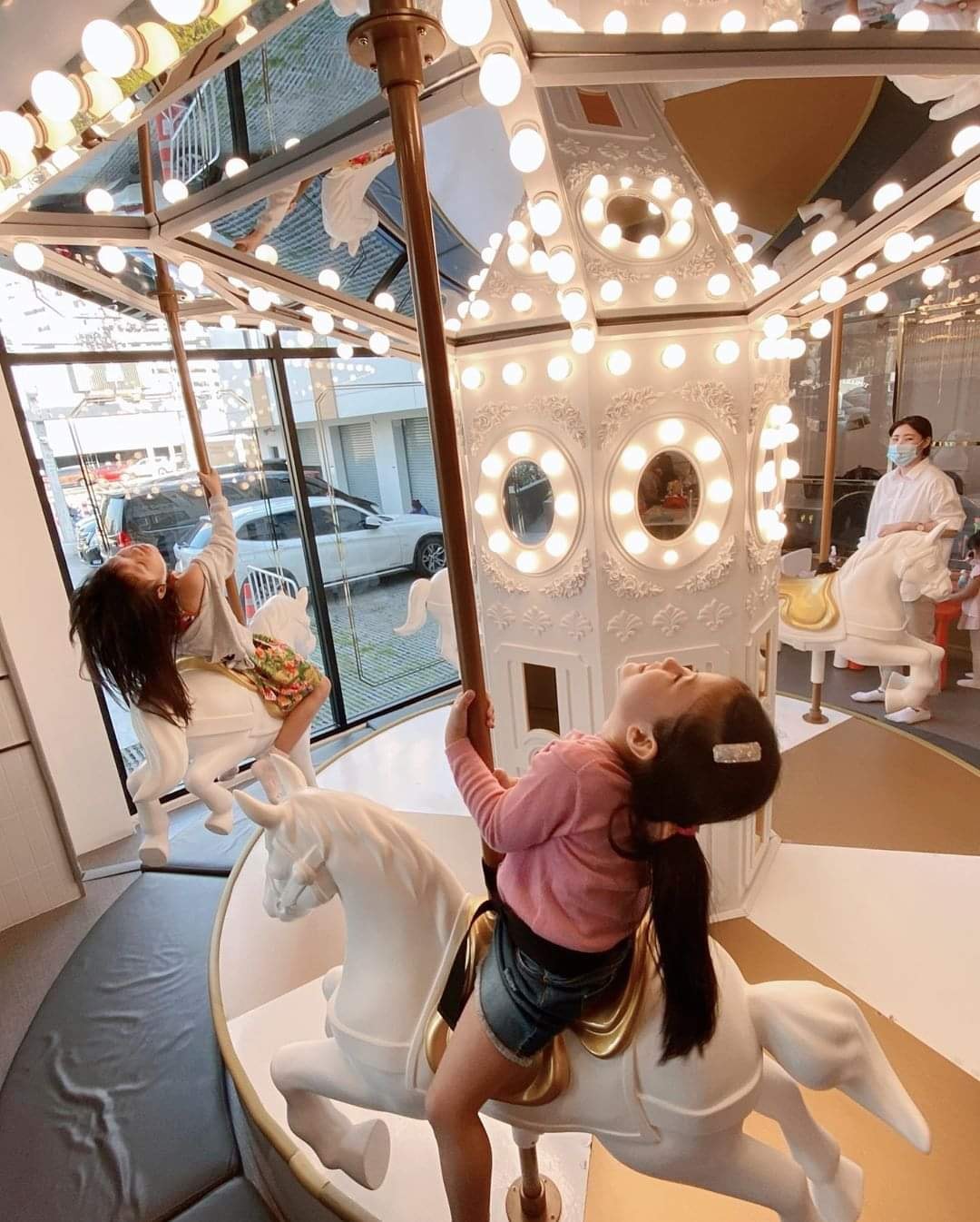 Đu quay ngựa thần