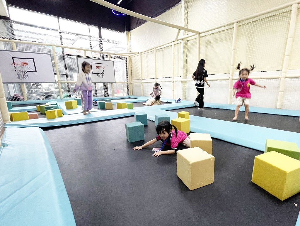 Sàn nhún trampoline