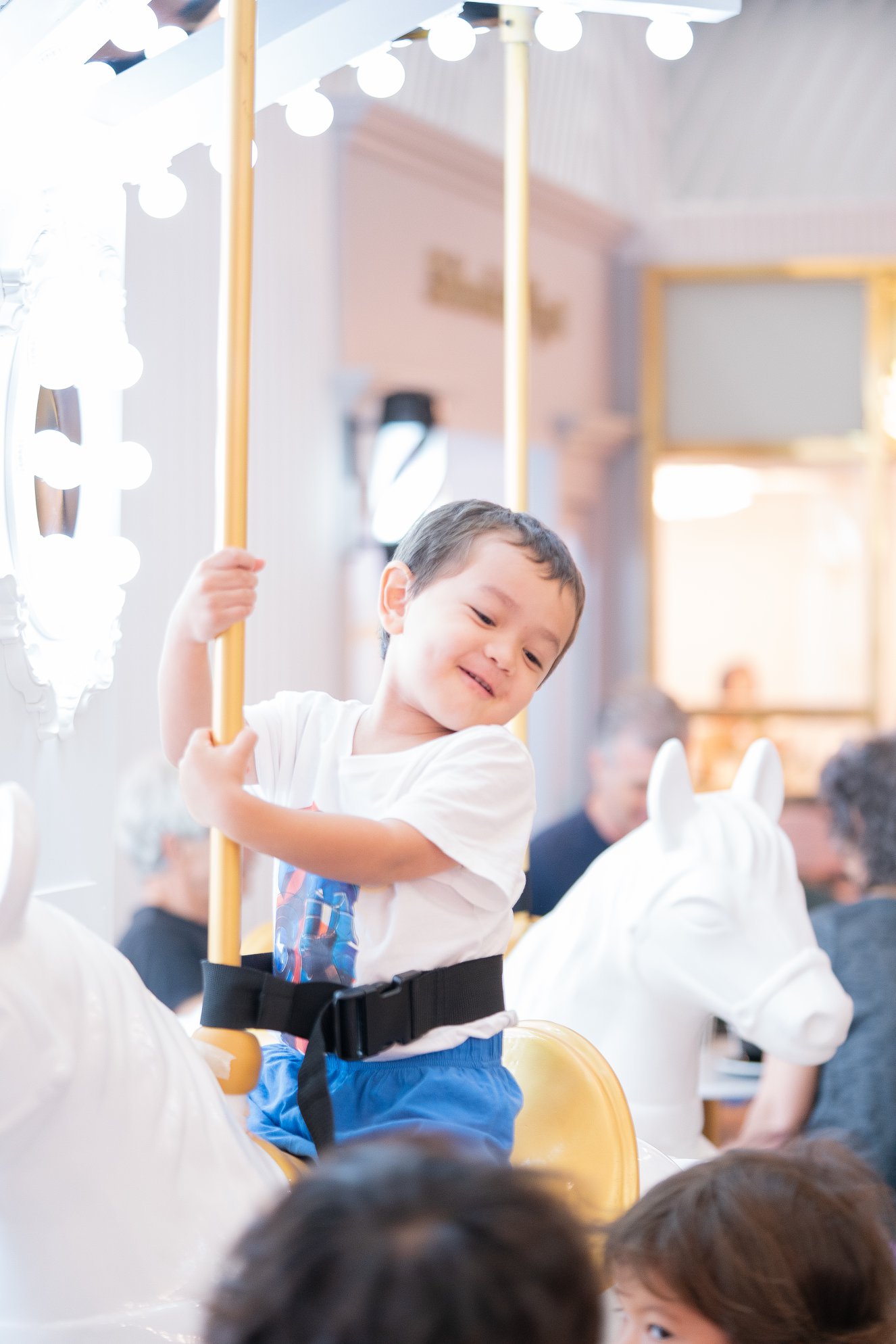 Đu quay ngựa thần