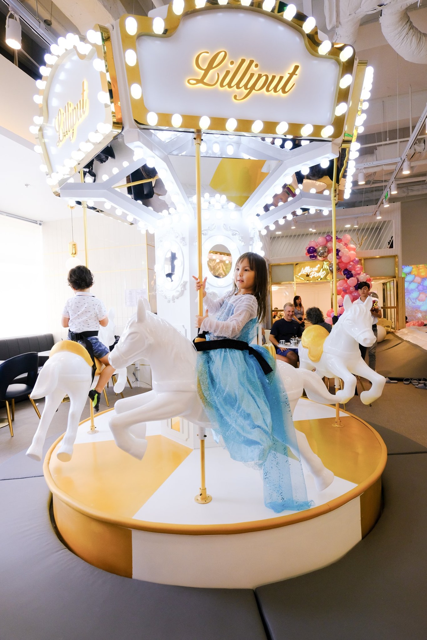 Đu quay ngựa thần