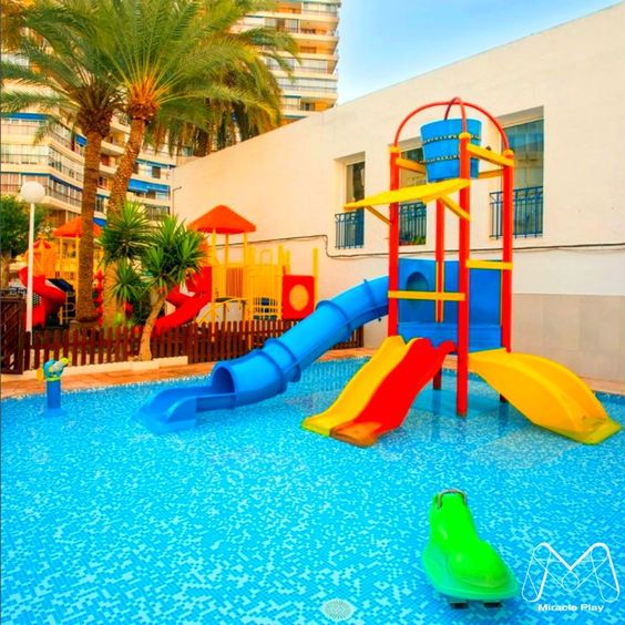 Liên hoàn cầu trượt bể bơi