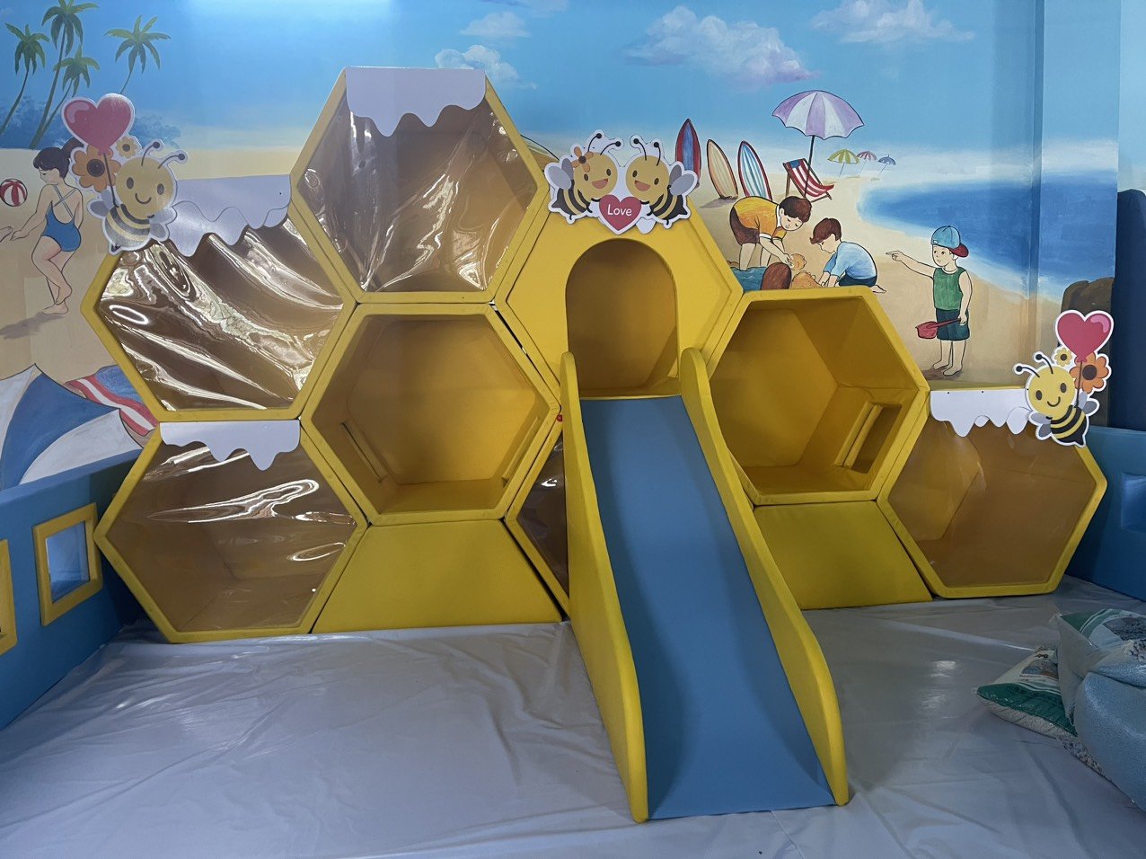 cầu trượt tổ ong