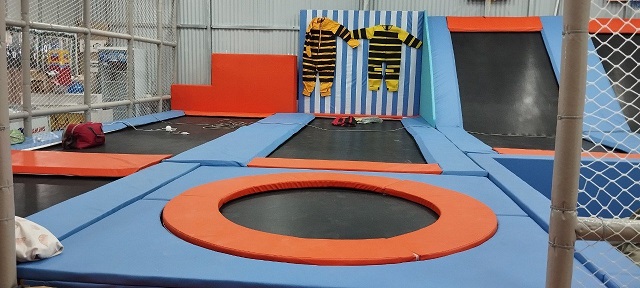 Sàn nhún trampoline