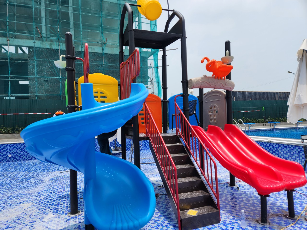 Liên hoàn cầu trượt bể bơi