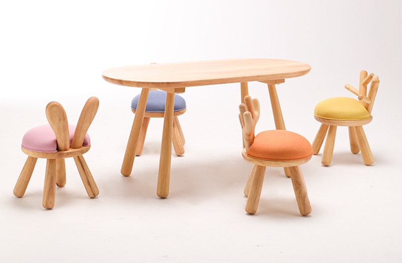 Bàn gỗ mầm non