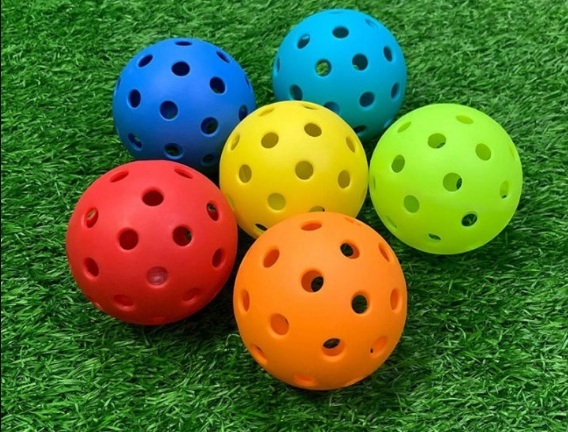 Địa chỉ mua bóng Pickleball trong nhà, ngoài trời chính hãng tại Hà Nội