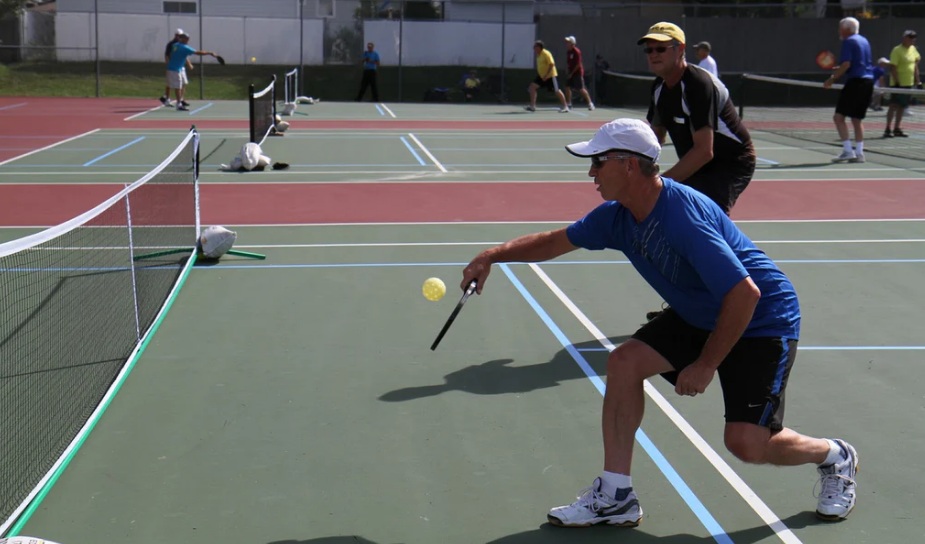 Nắm vững quy tắc nhà bếp trong Pickleball và kỹ thuật bánh bóng hiệu quả