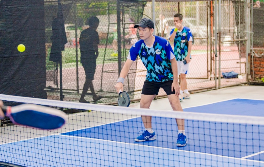 Bí quyết kỹ thuật volley trái tay Pickleball hiệu quả nhất