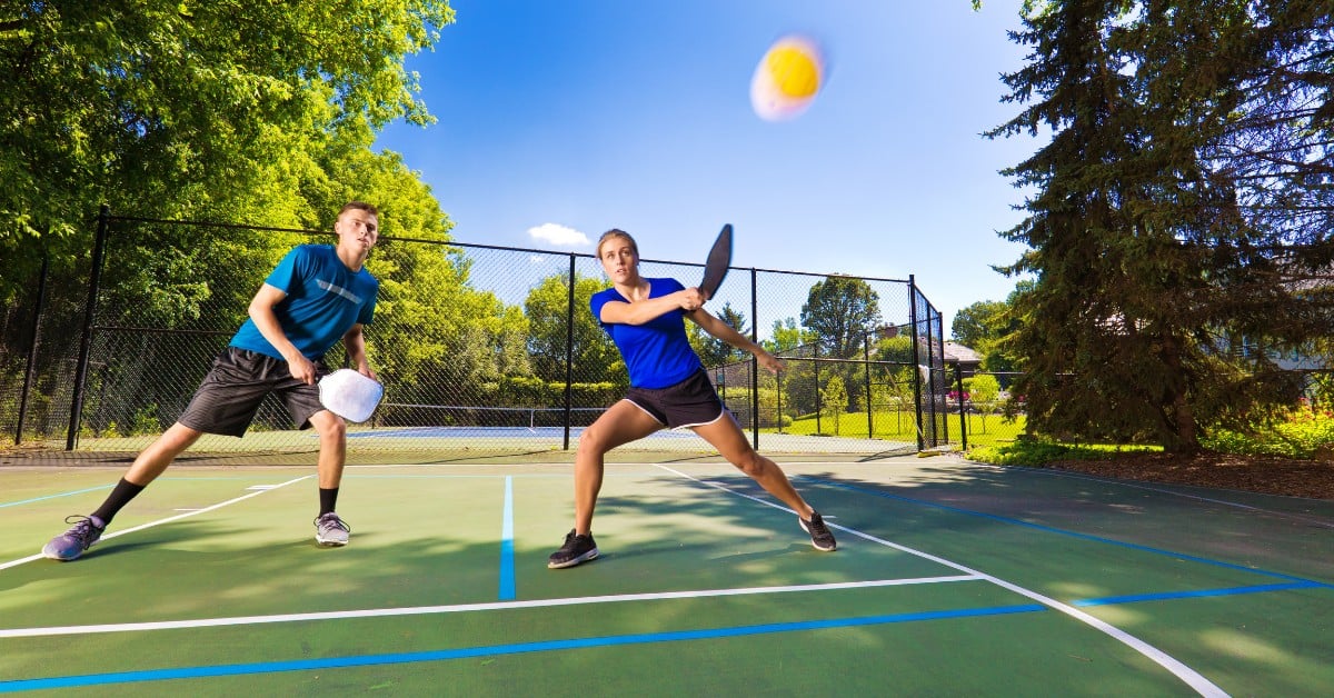 Hướng dẫn cách phát bóng Pickleball cơ bản đúng kỹ thuật