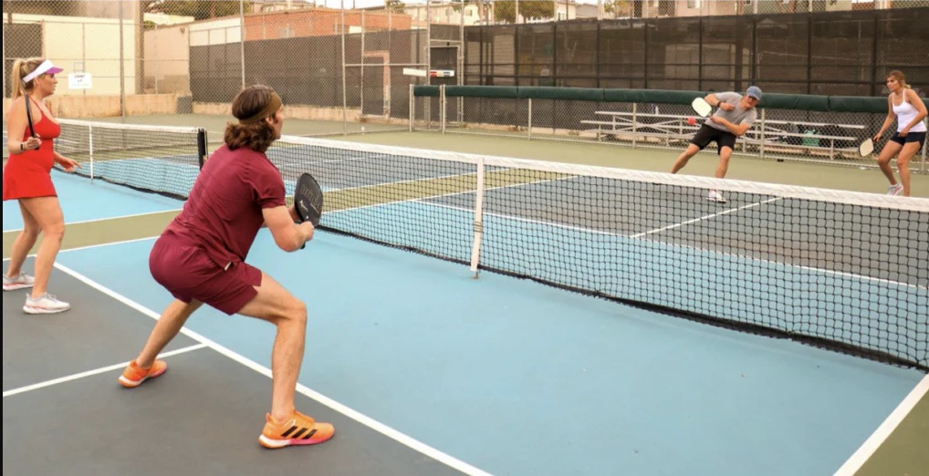 Nắm vững quy tắc nhà bếp trong Pickleball và kỹ thuật bánh bóng hiệu quả