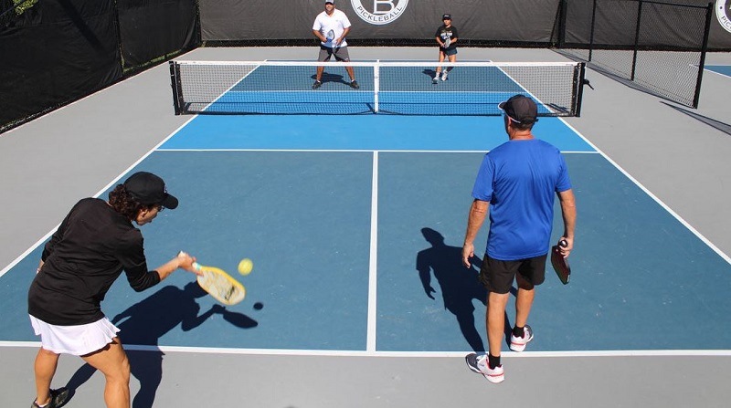 Cách đỡ giao bóng trong Pickleball - Hướng dẫn kỹ thuật chi tiết