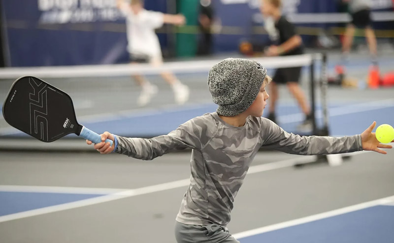 Bật mí cách chọn vợt Pickleball cho trẻ em phù hợp