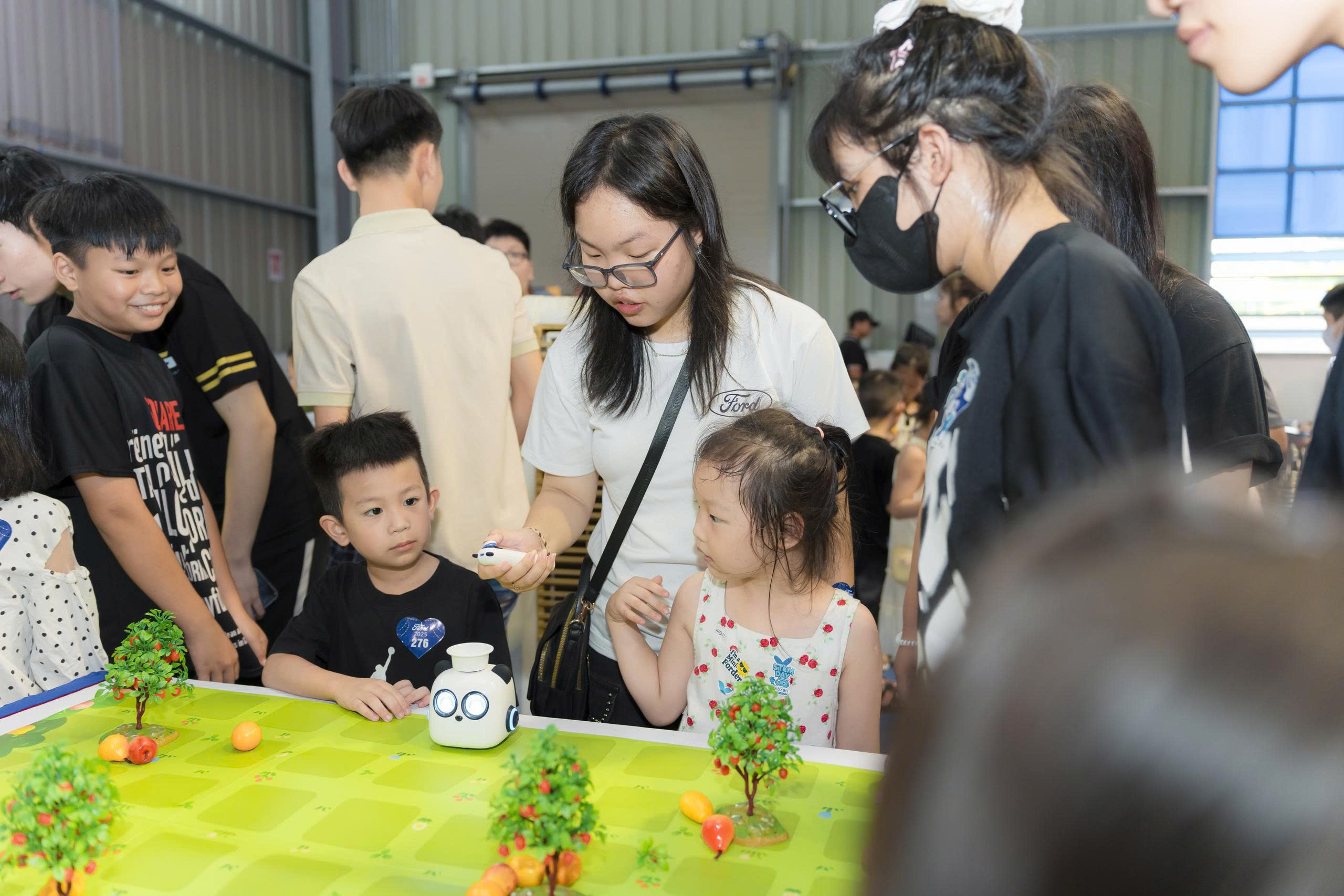 Trải nghiệm STEM Robotics cùng mBot V1.2 cùng với Quách Gia tại Ford Hải Dương