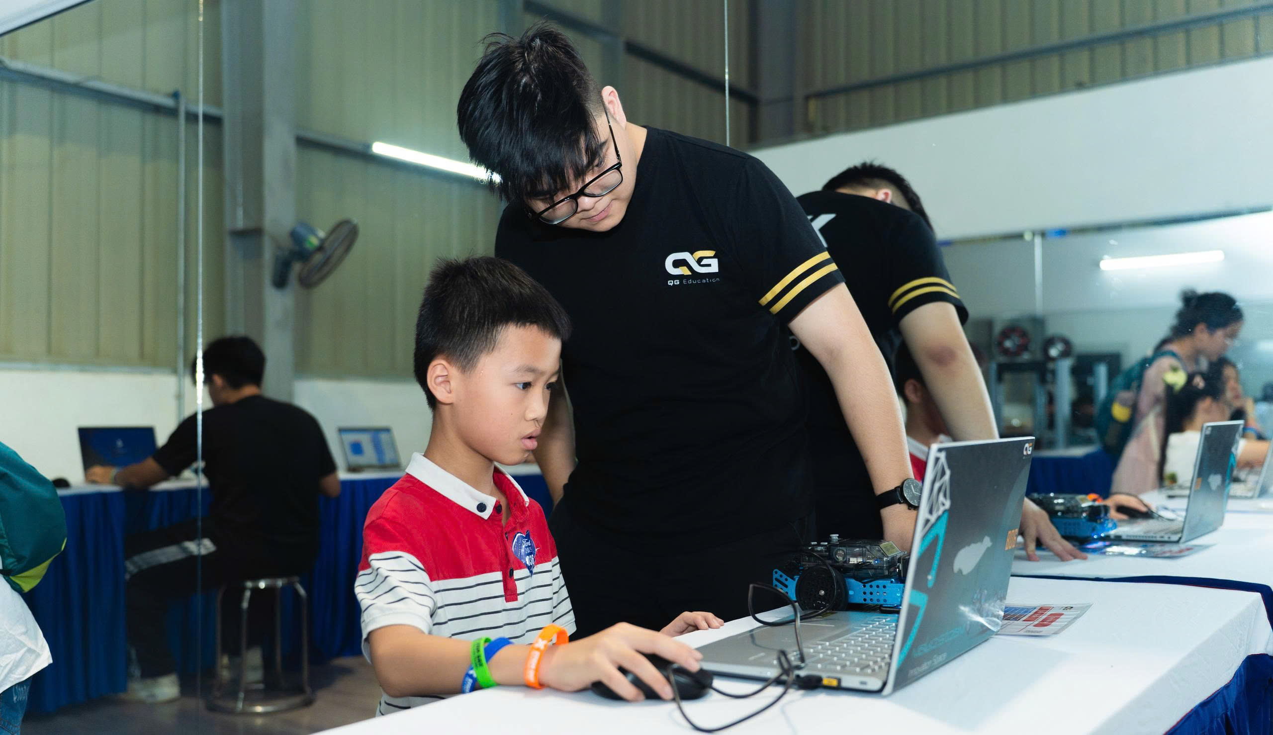 Trải nghiệm STEM Robotics cùng mBot V1.2 cùng với Quách Gia tại Ford Hải Dương